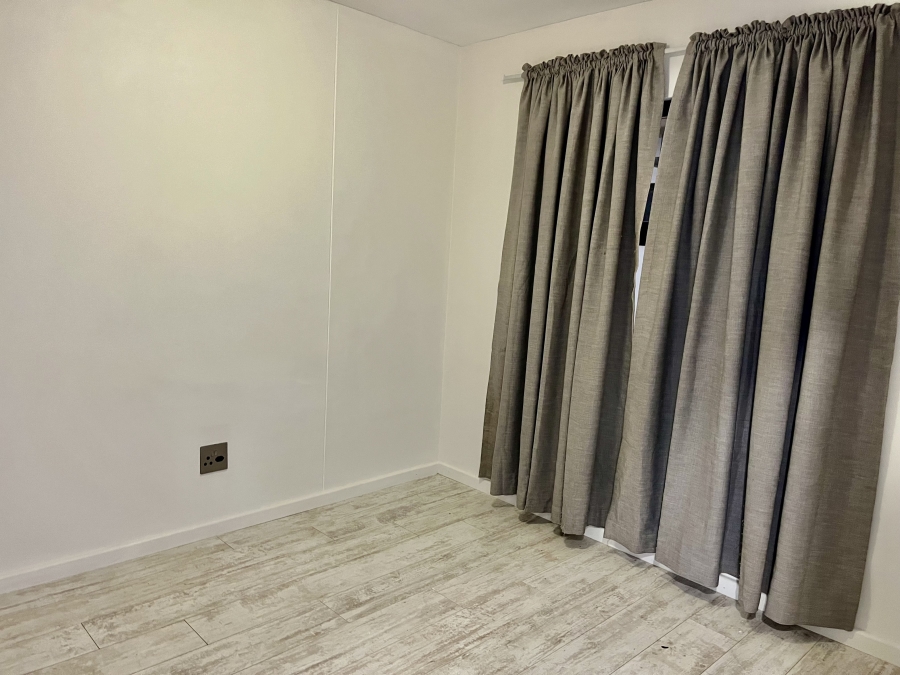 1 Bedroom Property for Sale in Zonnebloem Western Cape